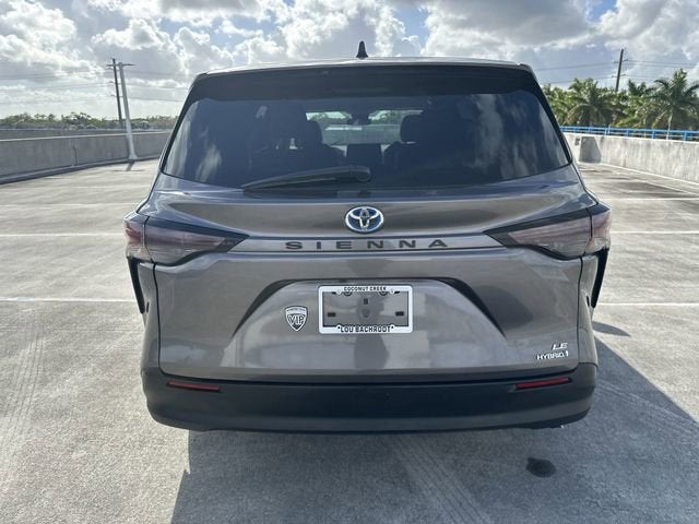 2024 Toyota Sienna LE