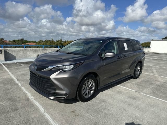 2024 Toyota Sienna LE
