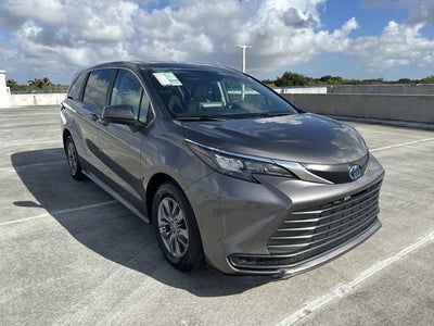 2024 Toyota Sienna LE