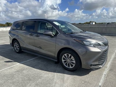 2024 Toyota Sienna LE