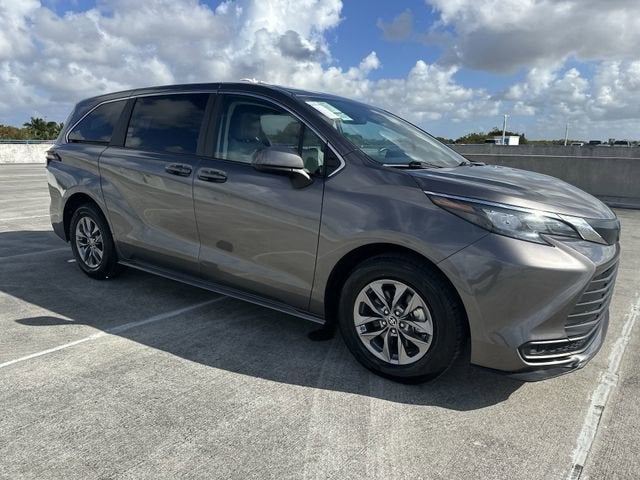 2024 Toyota Sienna LE