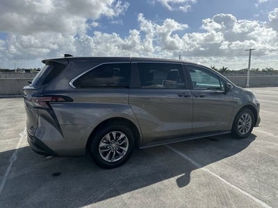 2024 Toyota Sienna LE