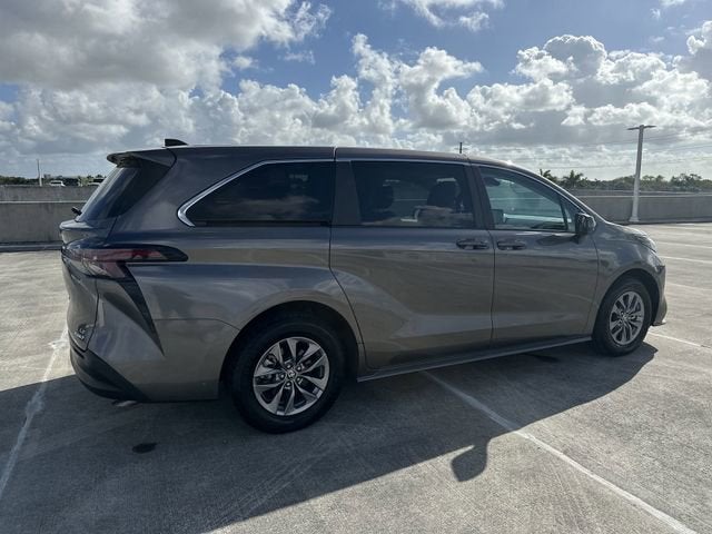 2024 Toyota Sienna LE