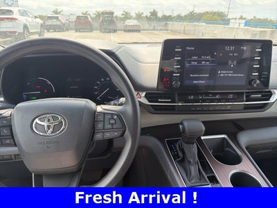 2024 Toyota Sienna LE