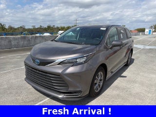 2024 Toyota Sienna LE