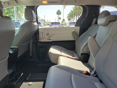 2025 Toyota Sienna XLE