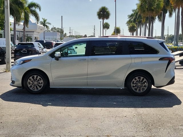 2025 Toyota Sienna XLE