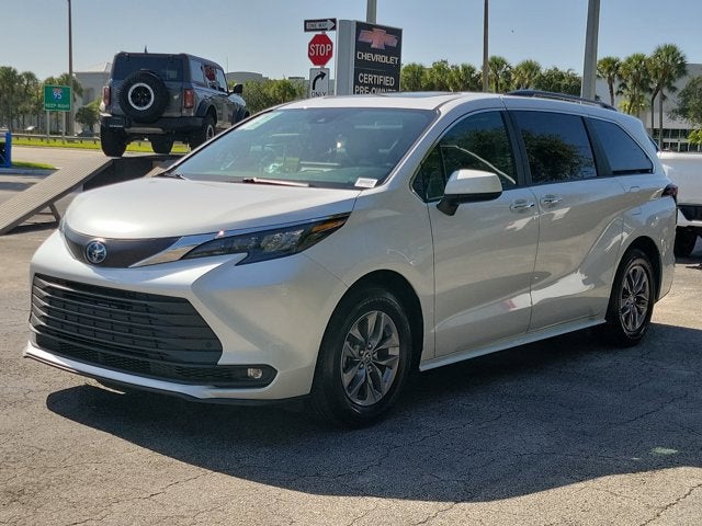 2025 Toyota Sienna XLE