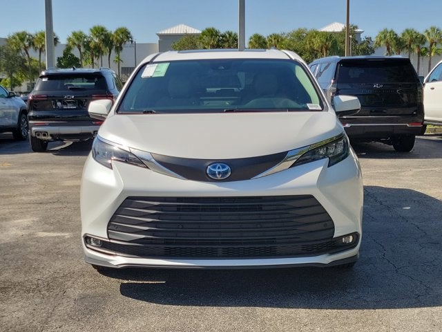 2025 Toyota Sienna XLE