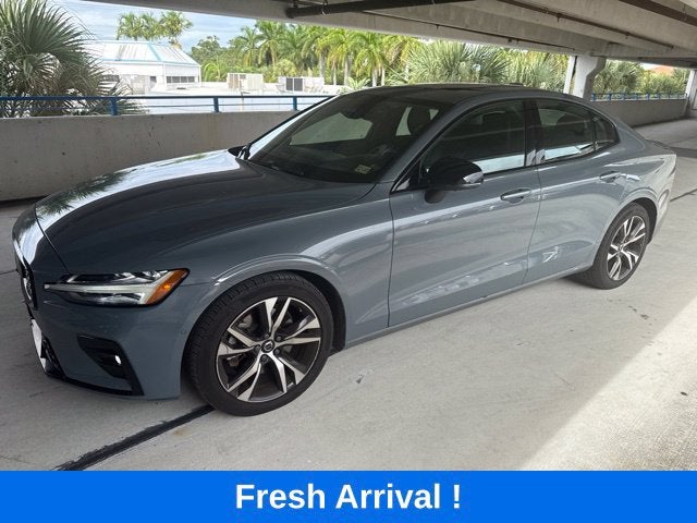 2024 Volvo S60 Plus Dark Theme