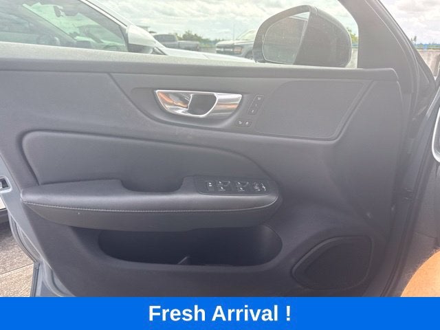 2024 Volvo S60 Plus Dark Theme