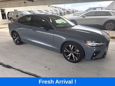 2024 Volvo S60 Plus Dark Theme