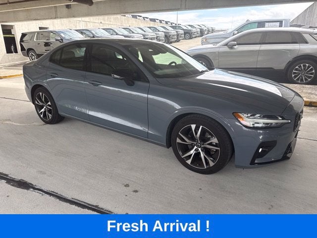 2024 Volvo S60 Plus Dark Theme