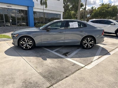2024 Volvo S60 Plus Dark Theme