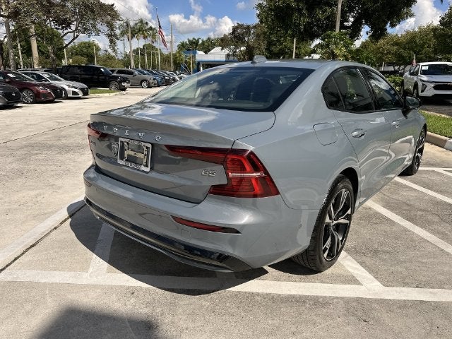 2024 Volvo S60 Plus Dark Theme