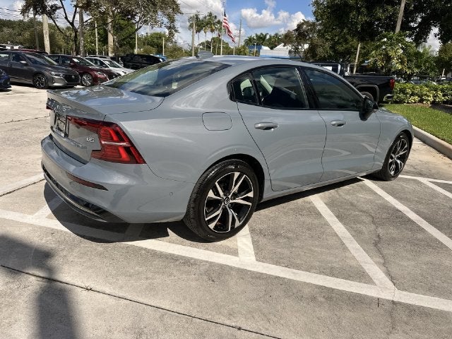 2024 Volvo S60 Plus Dark Theme
