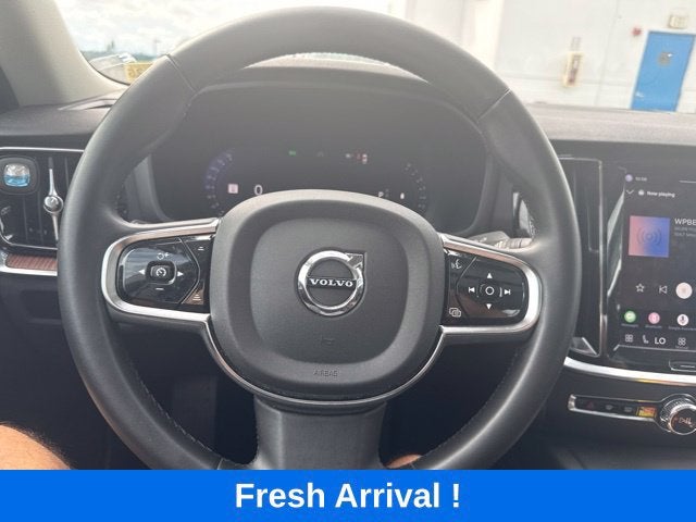 2024 Volvo S60 Plus Dark Theme