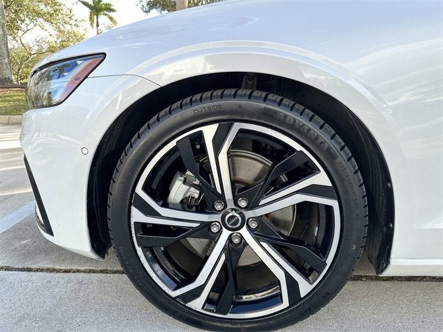 2024 Volvo S60 Ultimate Dark Theme