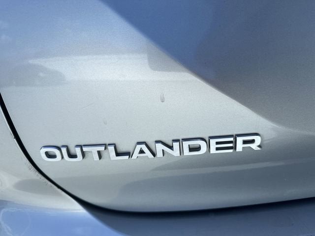 2024 Mitsubishi Outlander ES