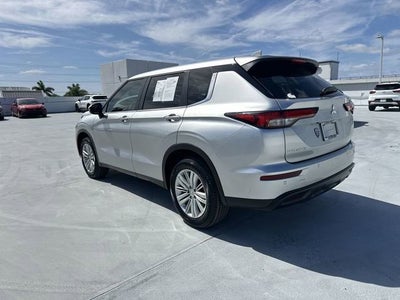 2024 Mitsubishi Outlander ES