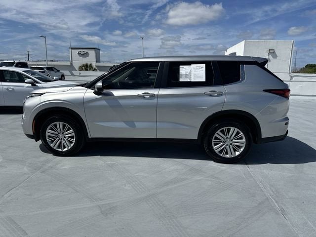 2024 Mitsubishi Outlander ES