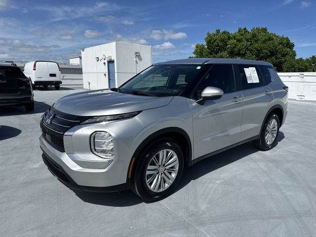 2024 Mitsubishi Outlander ES