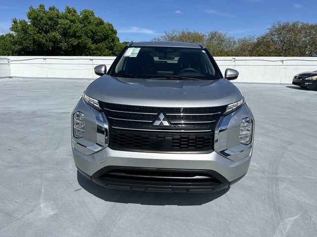 2024 Mitsubishi Outlander ES