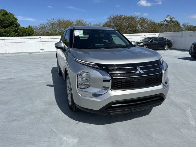 2024 Mitsubishi Outlander ES
