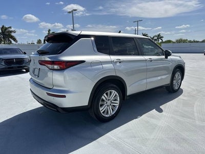 2024 Mitsubishi Outlander ES
