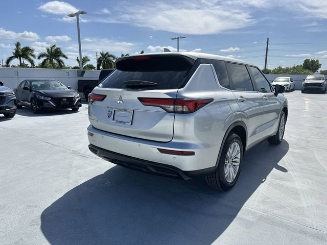 2024 Mitsubishi Outlander ES
