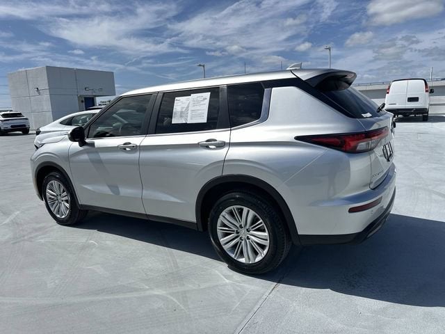 2024 Mitsubishi Outlander ES