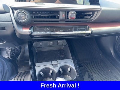 2025 Toyota Prius Plug-In Hybrid SE