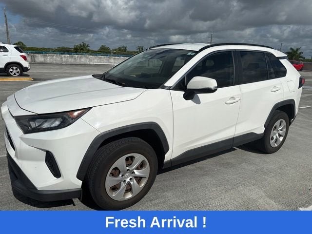2019 Toyota RAV4 LE FWD's photo