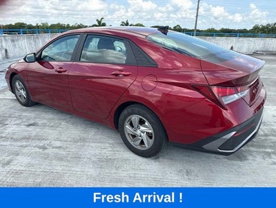 2024 Hyundai Elantra SE