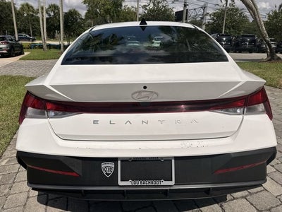 2024 Hyundai Elantra SE