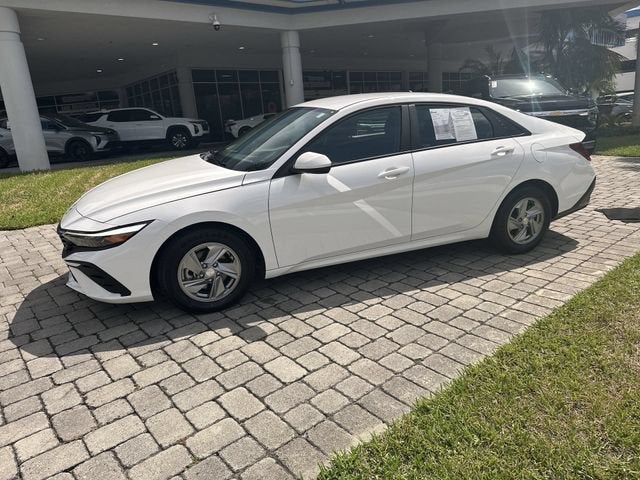2024 Hyundai Elantra SE