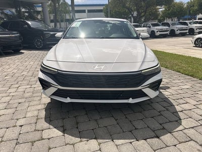2024 Hyundai Elantra SE