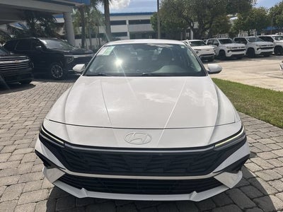 2024 Hyundai Elantra SE