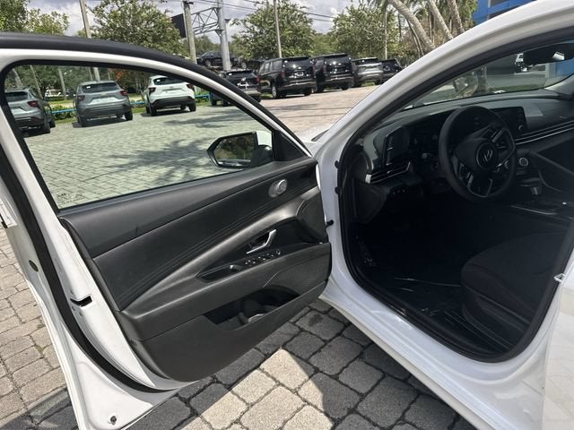 2024 Hyundai Elantra SE