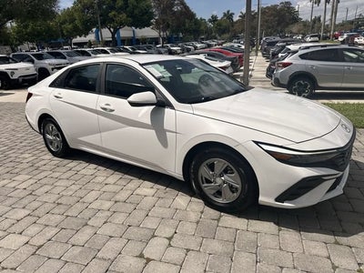 2024 Hyundai Elantra SE