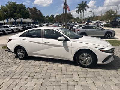 2024 Hyundai Elantra SE