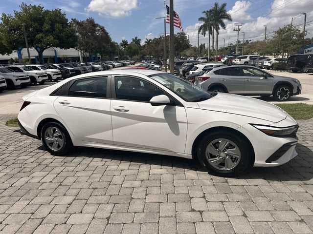 2024 Hyundai Elantra SE