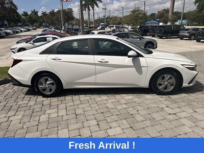 2024 Hyundai Elantra SE
