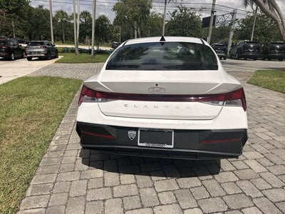 2024 Hyundai Elantra SE