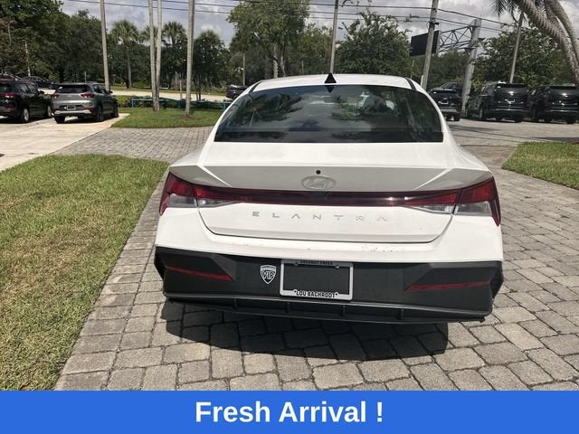 2024 Hyundai Elantra SE