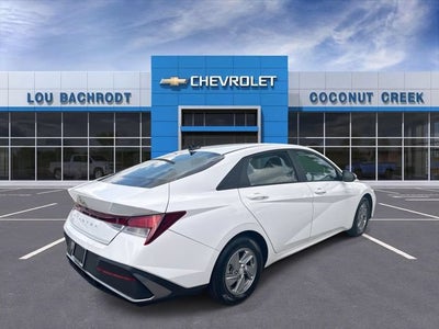 2024 Hyundai Elantra SE