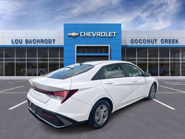 2024 Hyundai Elantra SE