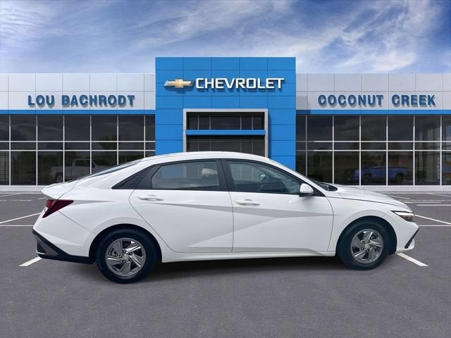 2024 Hyundai Elantra SE