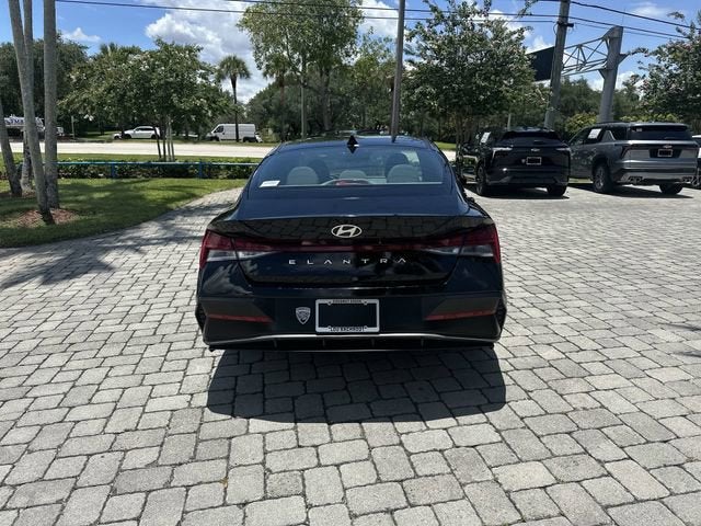 2025 Hyundai Elantra SEL Convenience