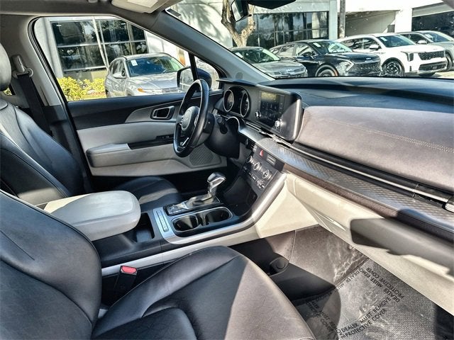 2024 Kia Carnival LX